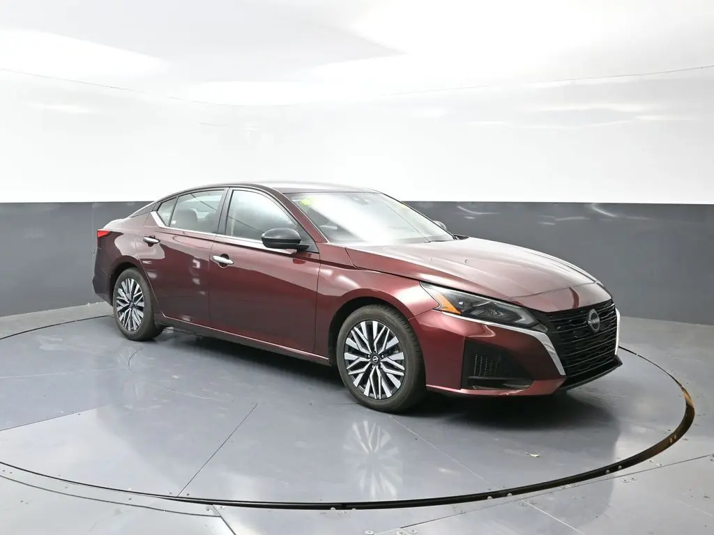 2024 Nissan Altima 2.5 SV photo 3