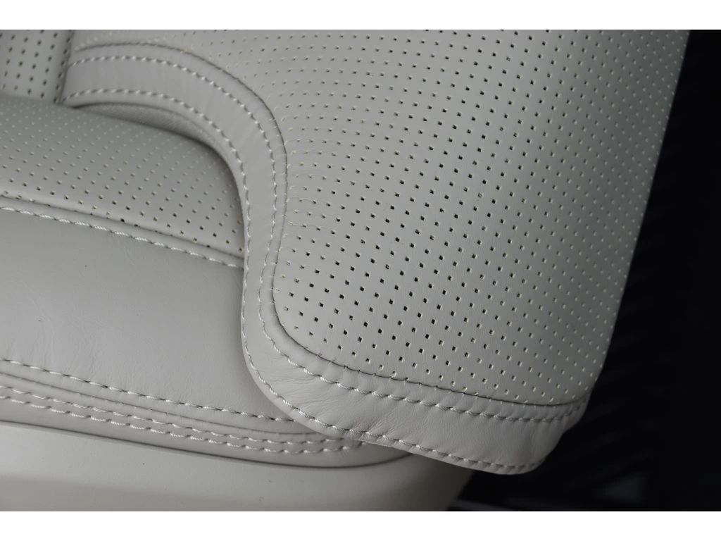 2026 Volvo - image 29