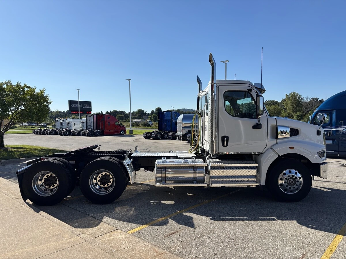 2027 Western Star 49X — photo 4