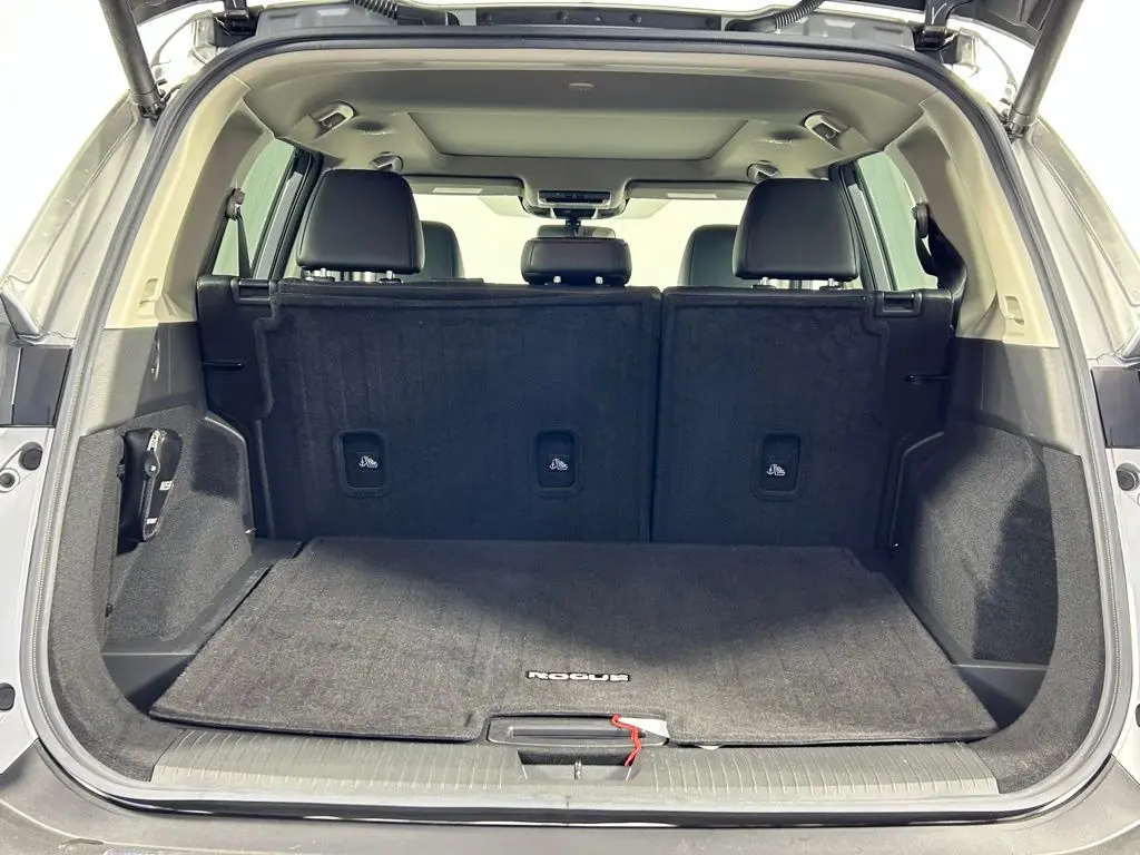 2022 Nissan Rogue SV photo 10