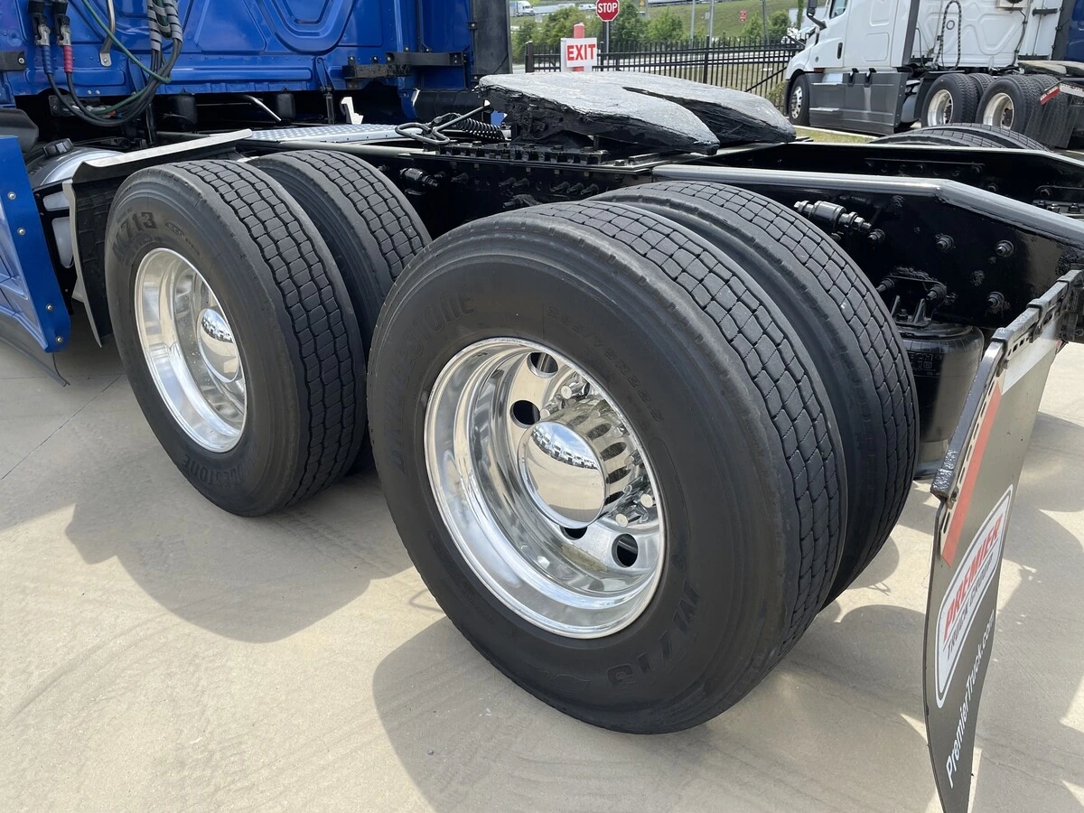 2021 Freightliner Cascadia - image 12