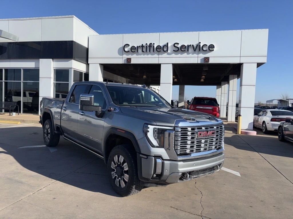 2024 GMC Sierra Denali's photo