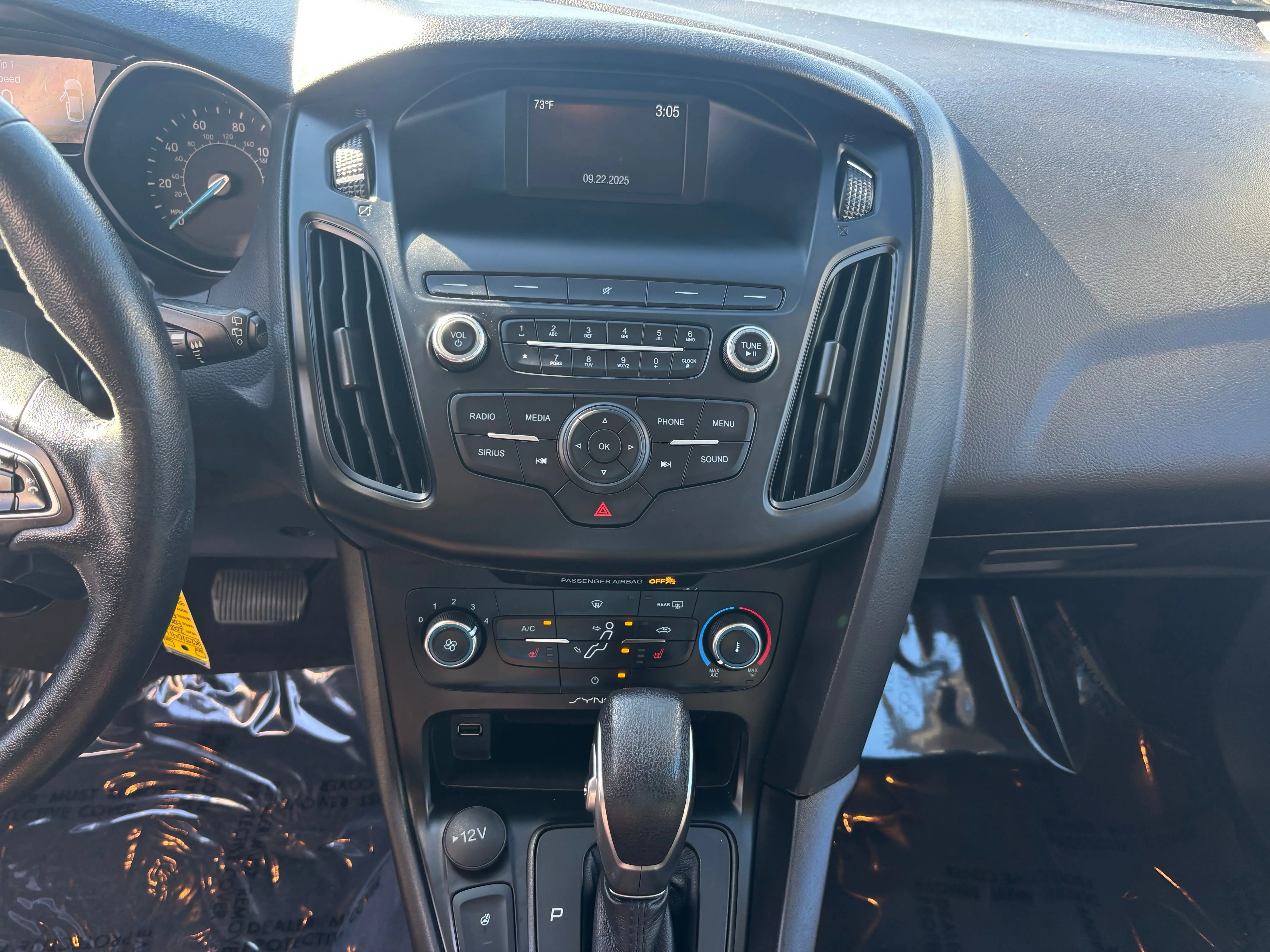 2018 Ford Focus SE photo 2