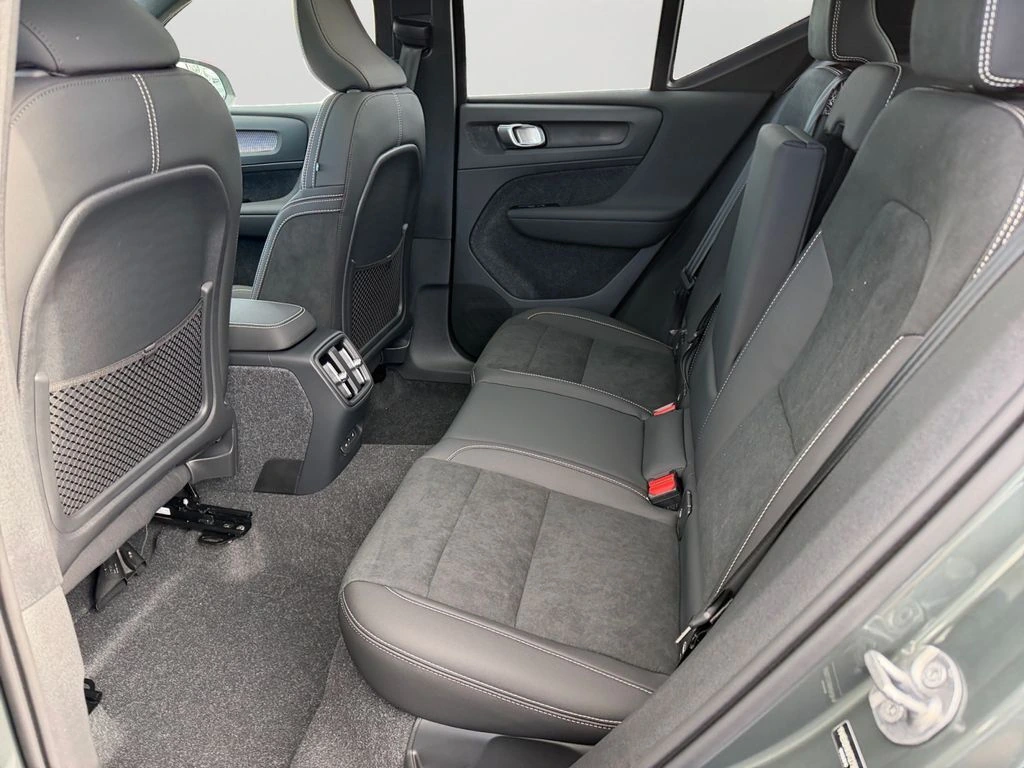 2026 Volvo - image 10