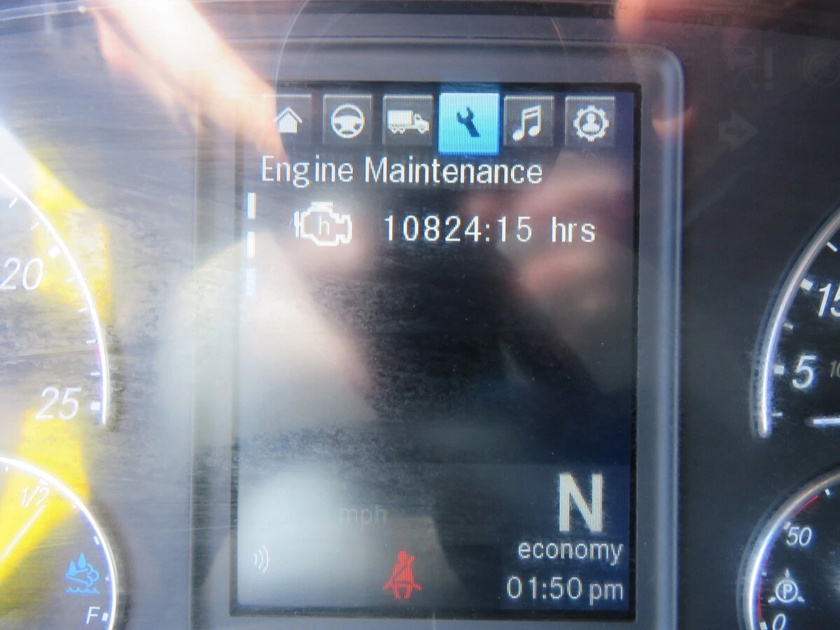 2022 Freightliner Cascadia - image 23