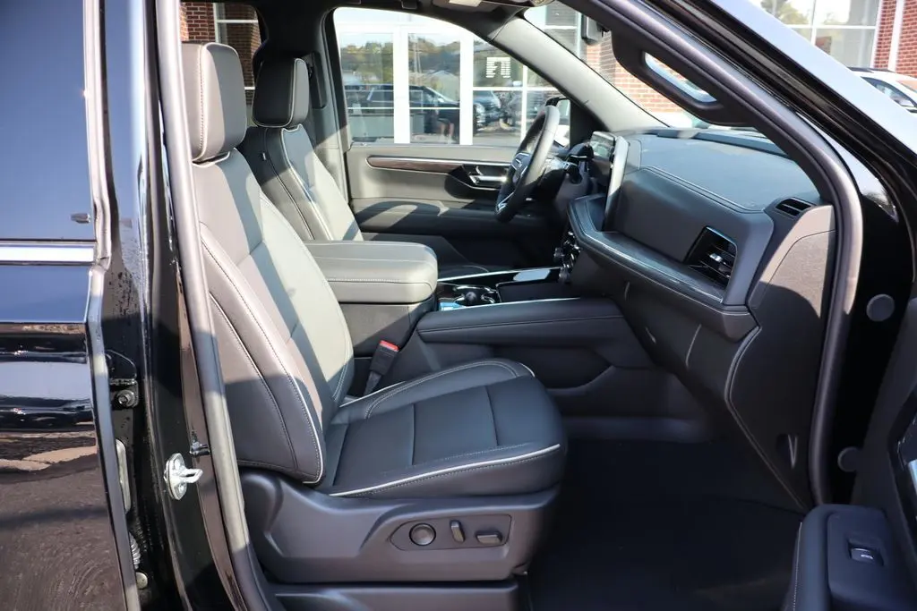 2025 Chevrolet Tahoe Premier photo 46
