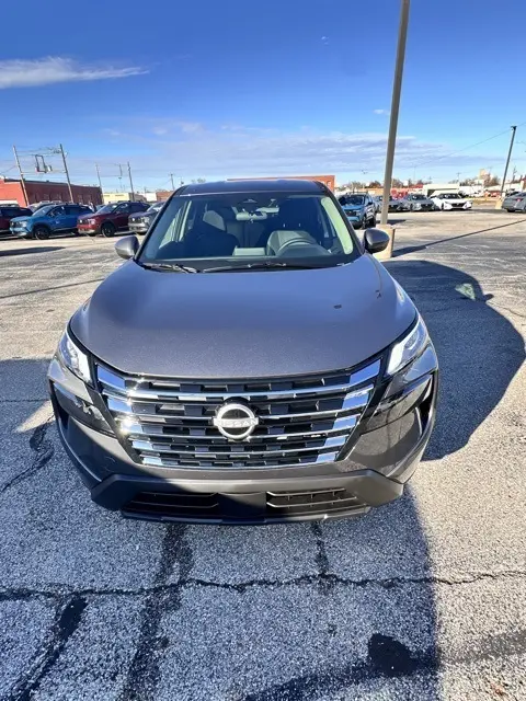 2026 Nissan Rogue SV photo 2