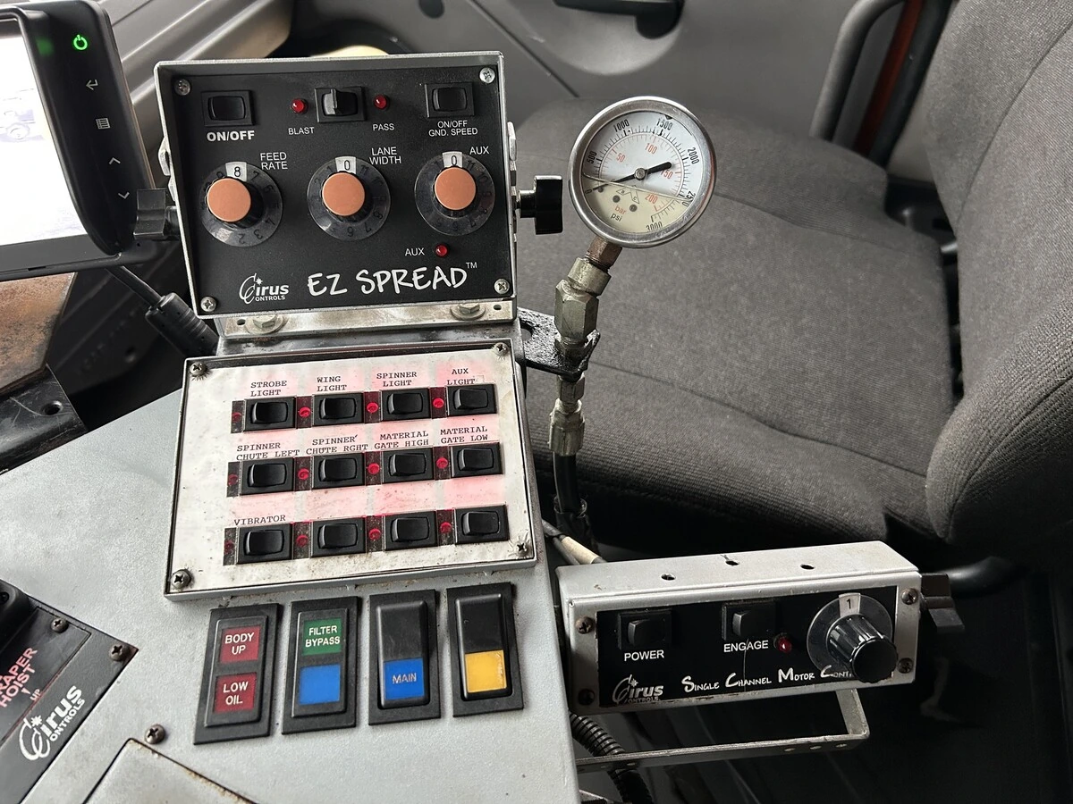 2015 Freightliner 114SD - image 14