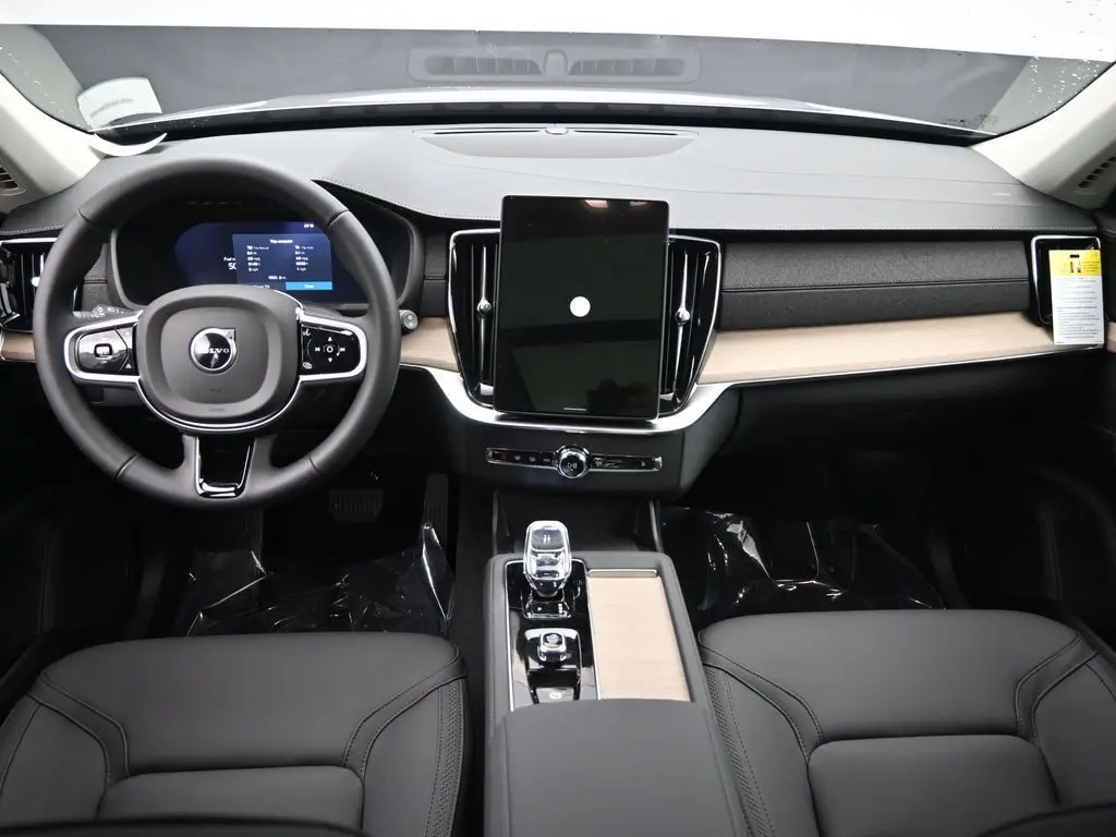 2026 Volvo - image 19