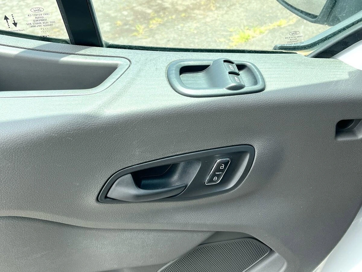 2023 Ford Transit Passenger Van XLT - Photo 25
