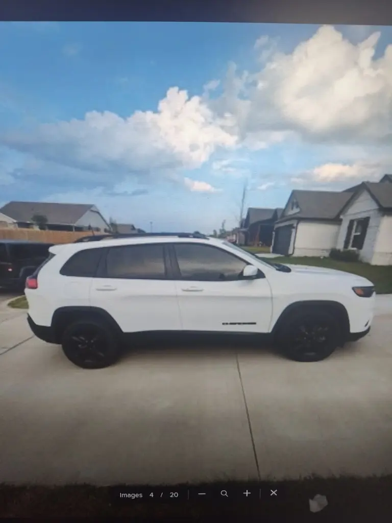 2020 Jeep Cherokee Altitude photo 3