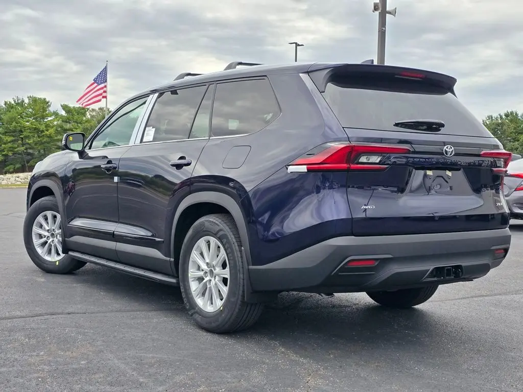 2025 Toyota Grand Highlander XLE photo 12