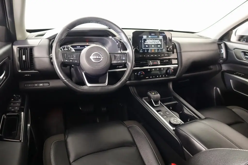 2024 Nissan Pathfinder SL photo 2