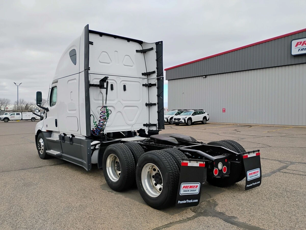 2024 Freightliner Cascadia - image 7