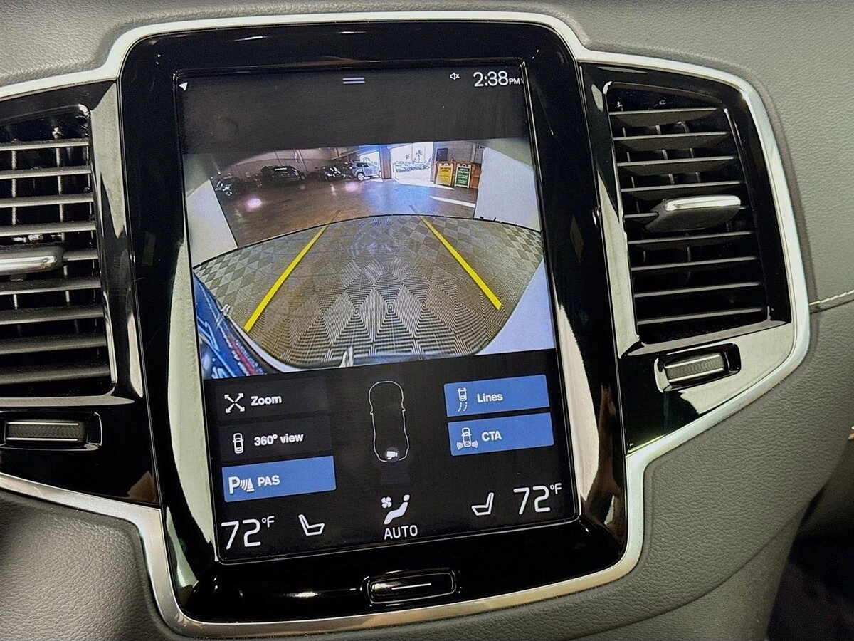 2022 Volvo - image 17