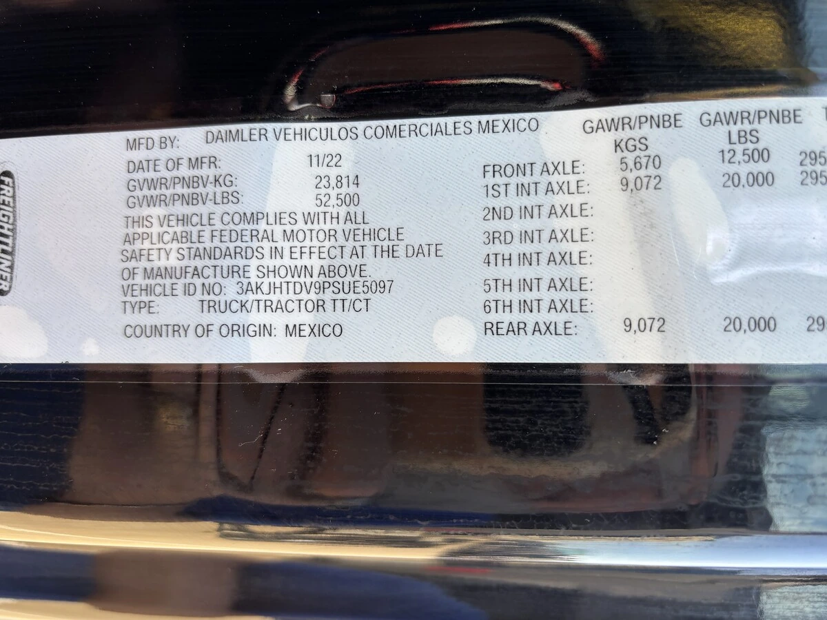 2023 Freightliner Cascadia — photo 3