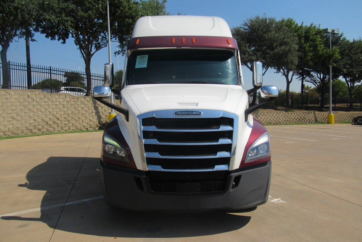 2023 Freightliner Cascadia — photo 7