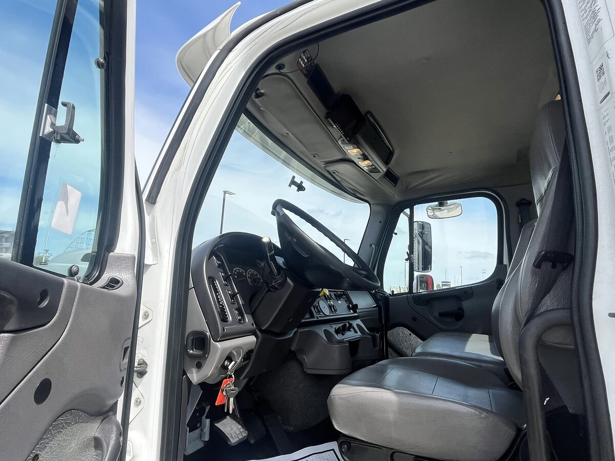 2017 Freightliner 114SD - image 18