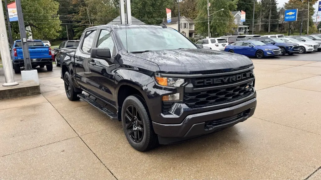 2022 Chevrolet Silverado 1500 Custom photo 2