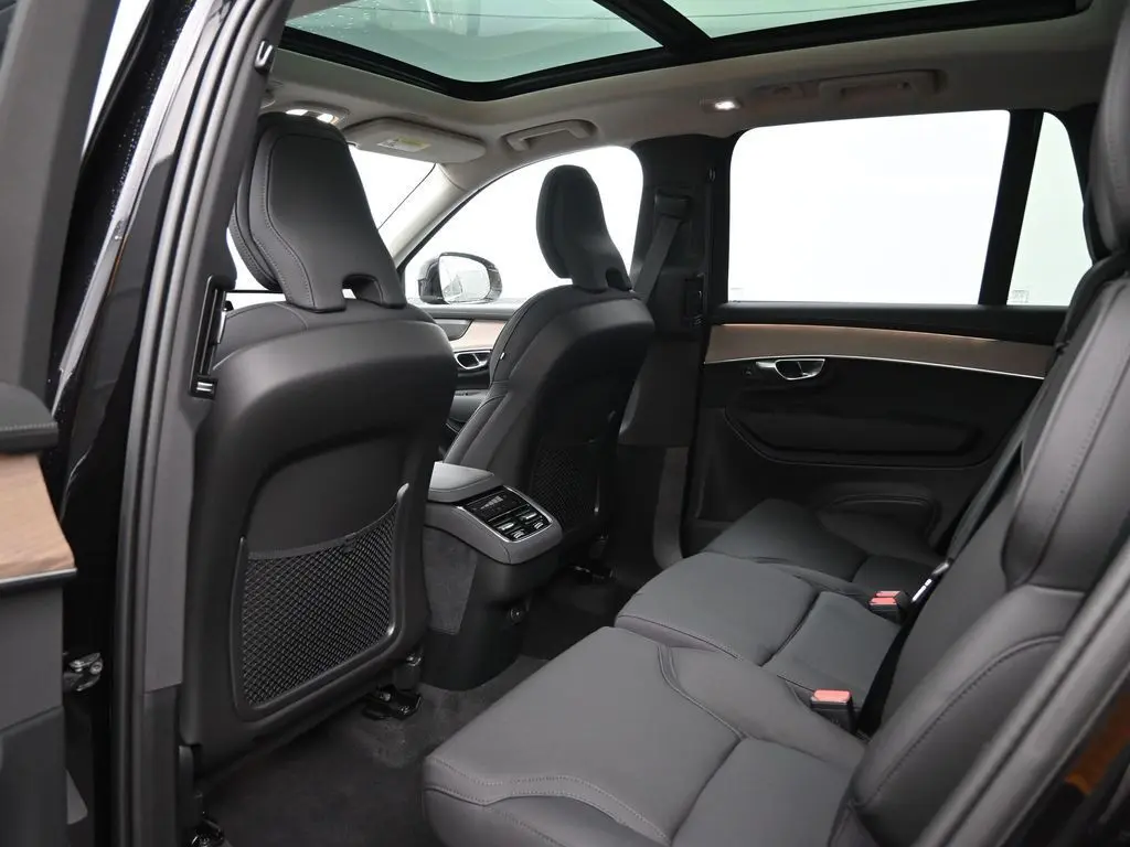 2026 Volvo - image 24