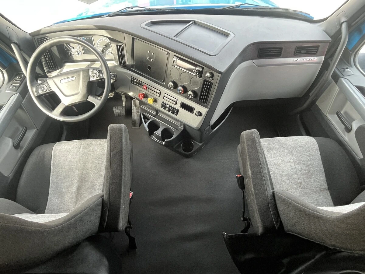 2022 Freightliner Cascadia - image 24