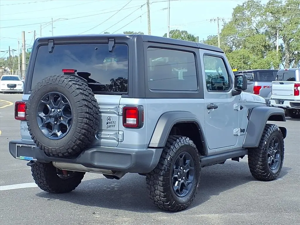2023 Jeep Wrangler Willys photo 7
