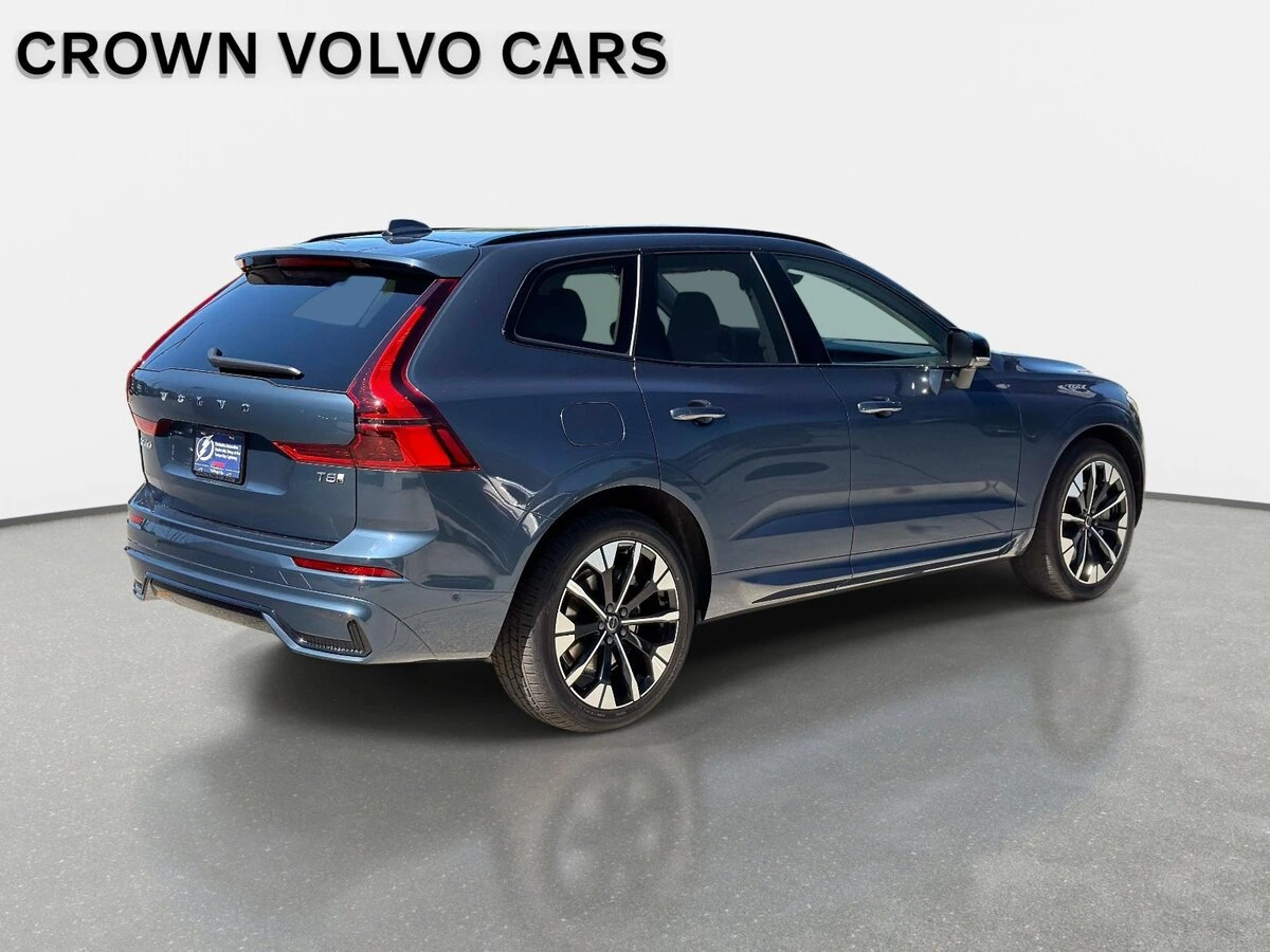 2026 Volvo - image 5