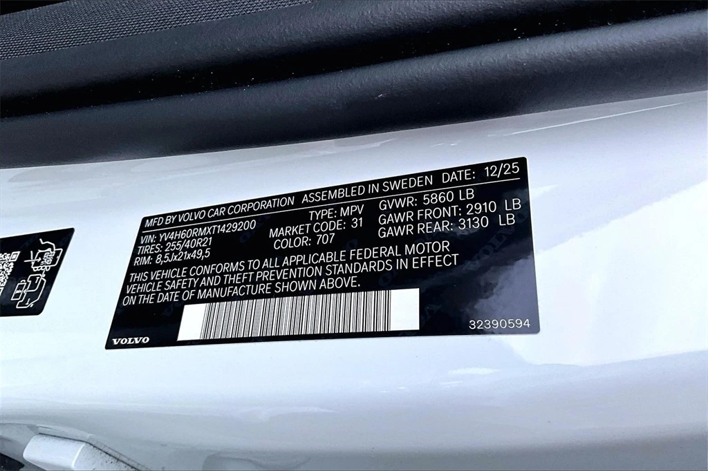 2026 Volvo - image 8