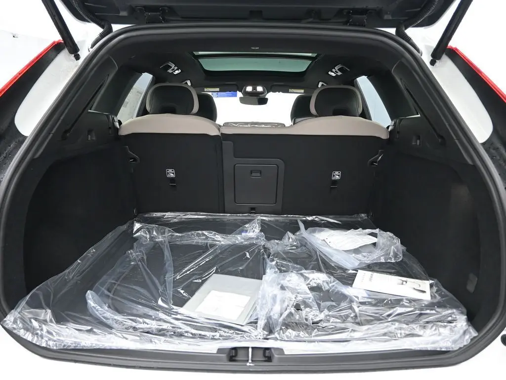 2026 Volvo - image 26