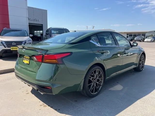 2025 Nissan Altima 2.5 SR photo 7