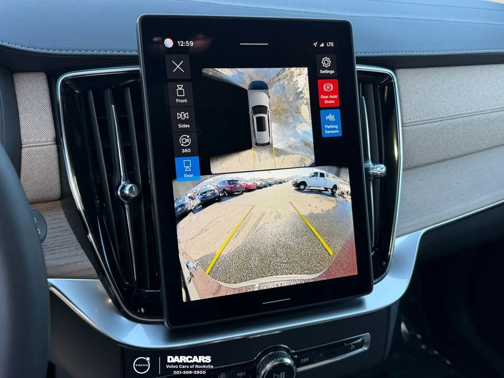 2025 Volvo - image 22