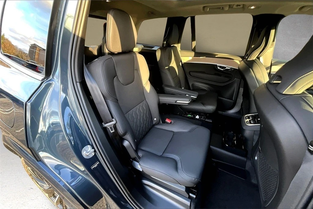 2026 Volvo - image 10