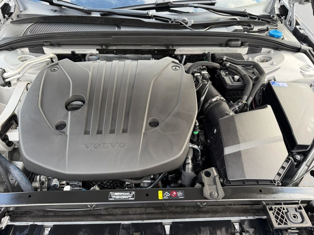 2025 Volvo - image 29