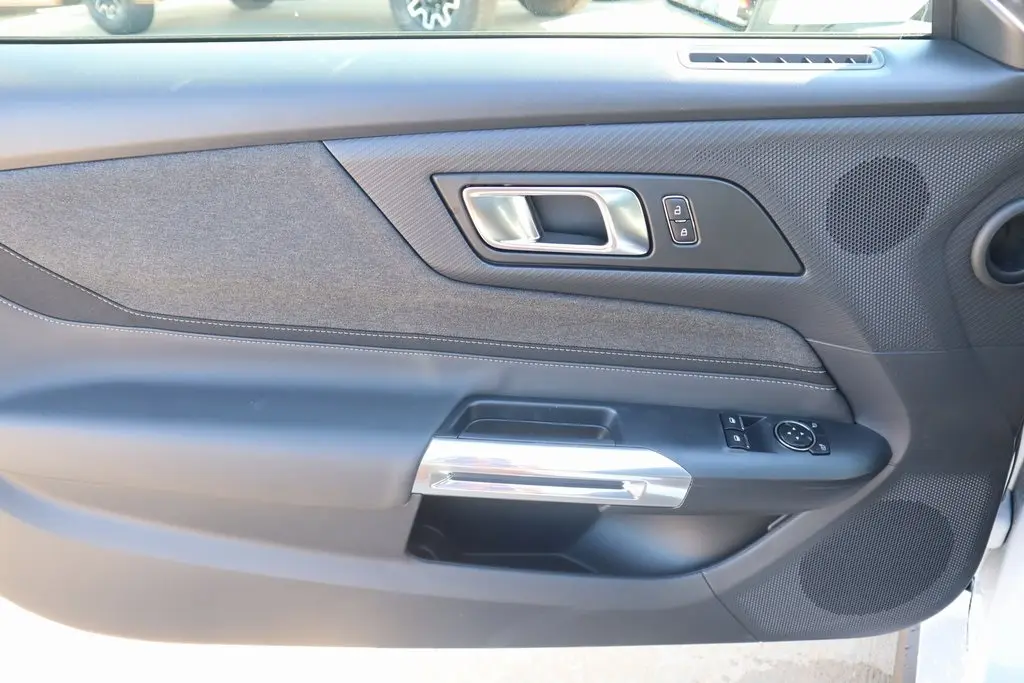 2025 Ford Mustang EcoBoost photo 13