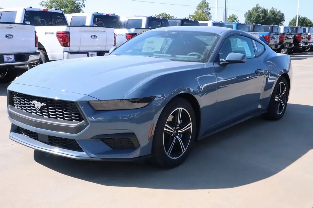 2025 Ford Mustang EcoBoost photo 2