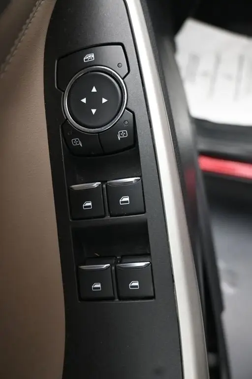2020 Ford Explorer XLT photo 24