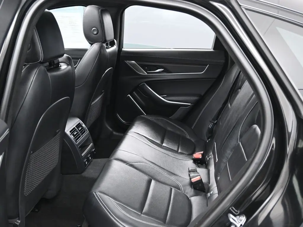 2022 Jaguar XF R-Dynamic SE photo 31