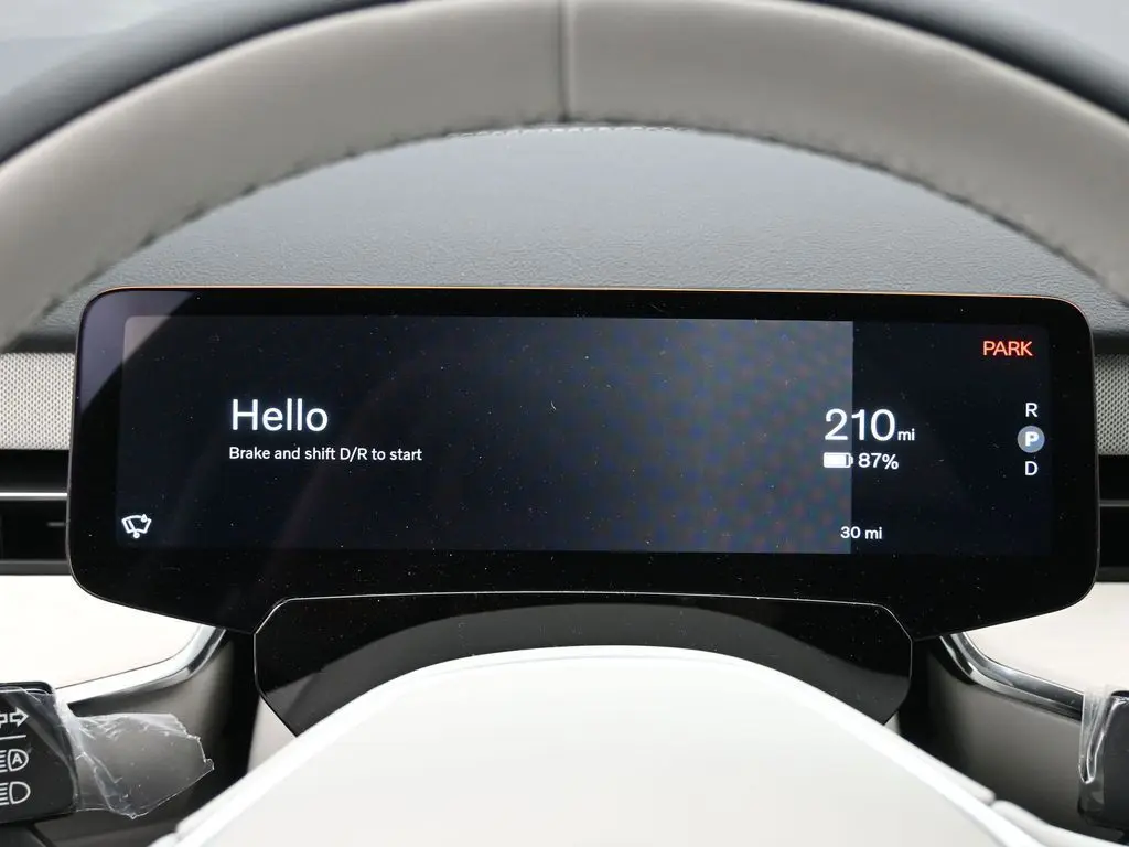 2025 Volvo - image 10