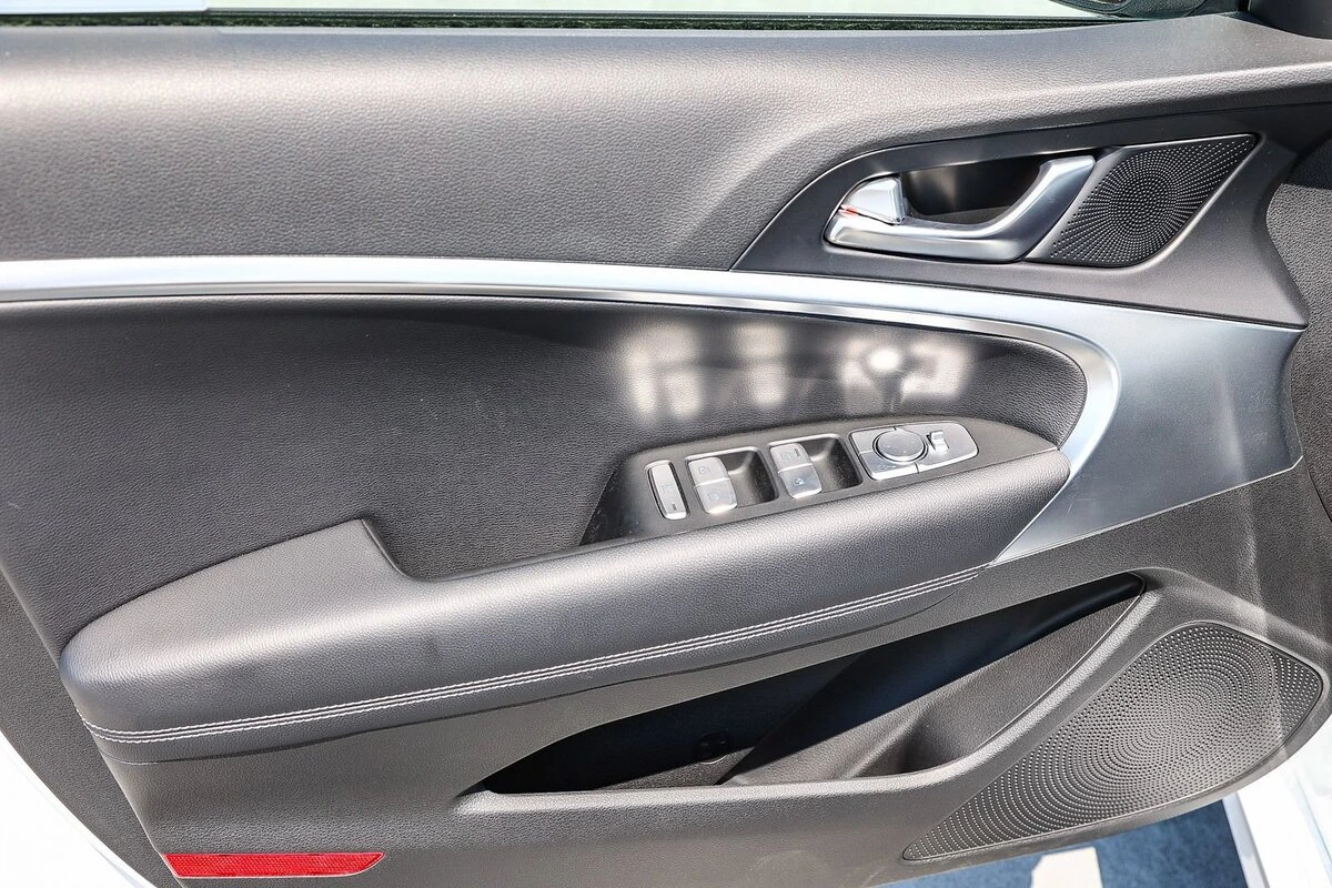 2026 GENESIS G70 Standard - Photo 21