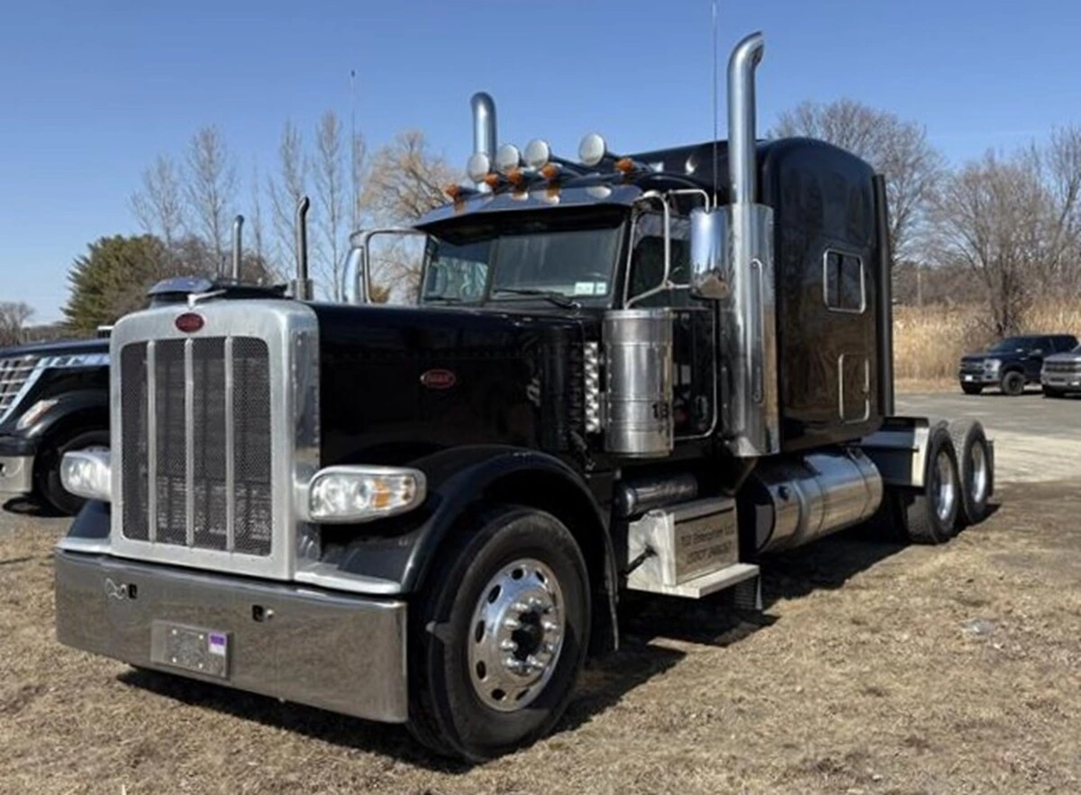 2018 Peterbilt 389 in Flemington, NJ