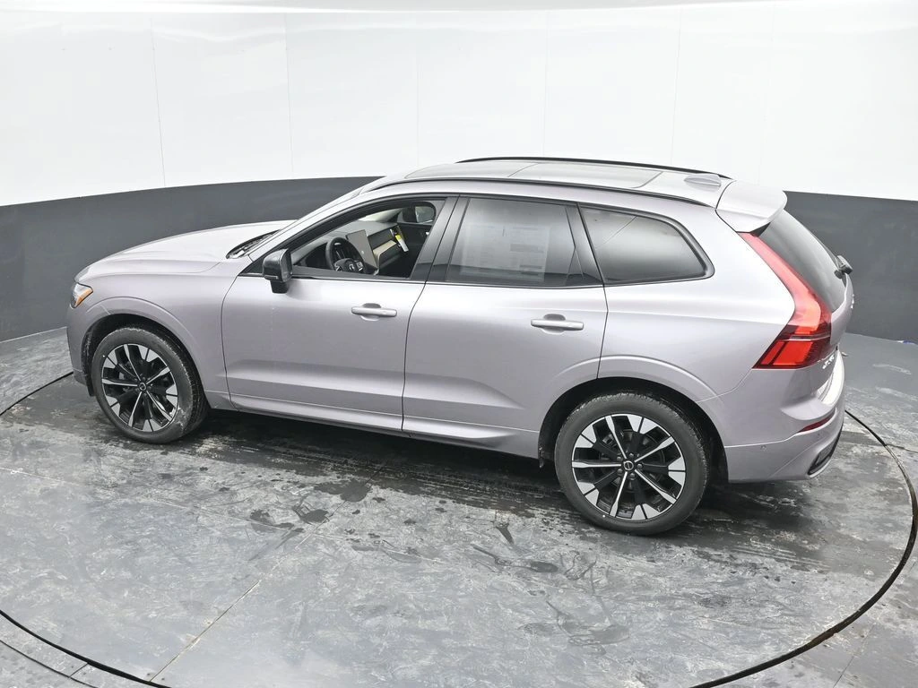 2026 Volvo - image 35