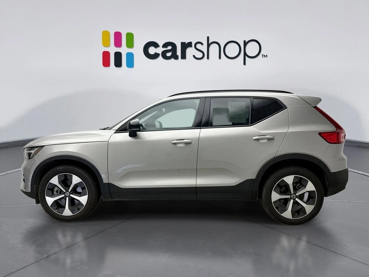 2025 Volvo - image 2