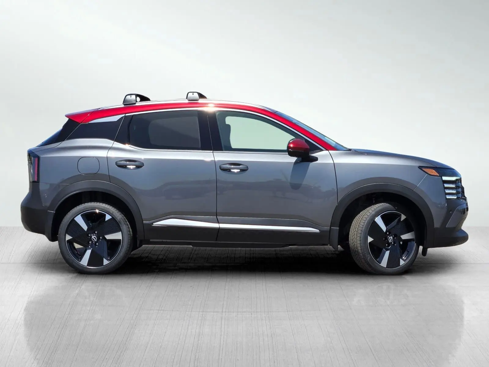 2025 Nissan Kicks SR photo 3