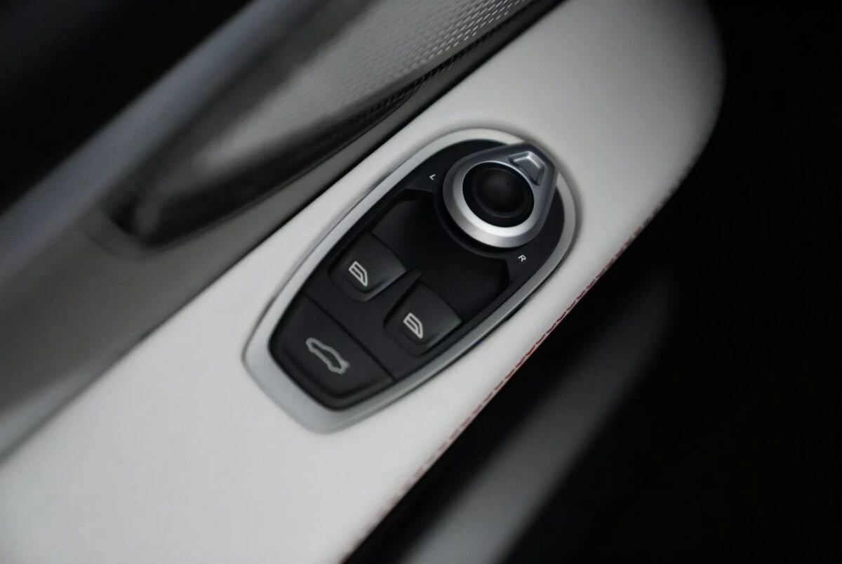2026 Aston Martin Vanquish Base - Photo 29