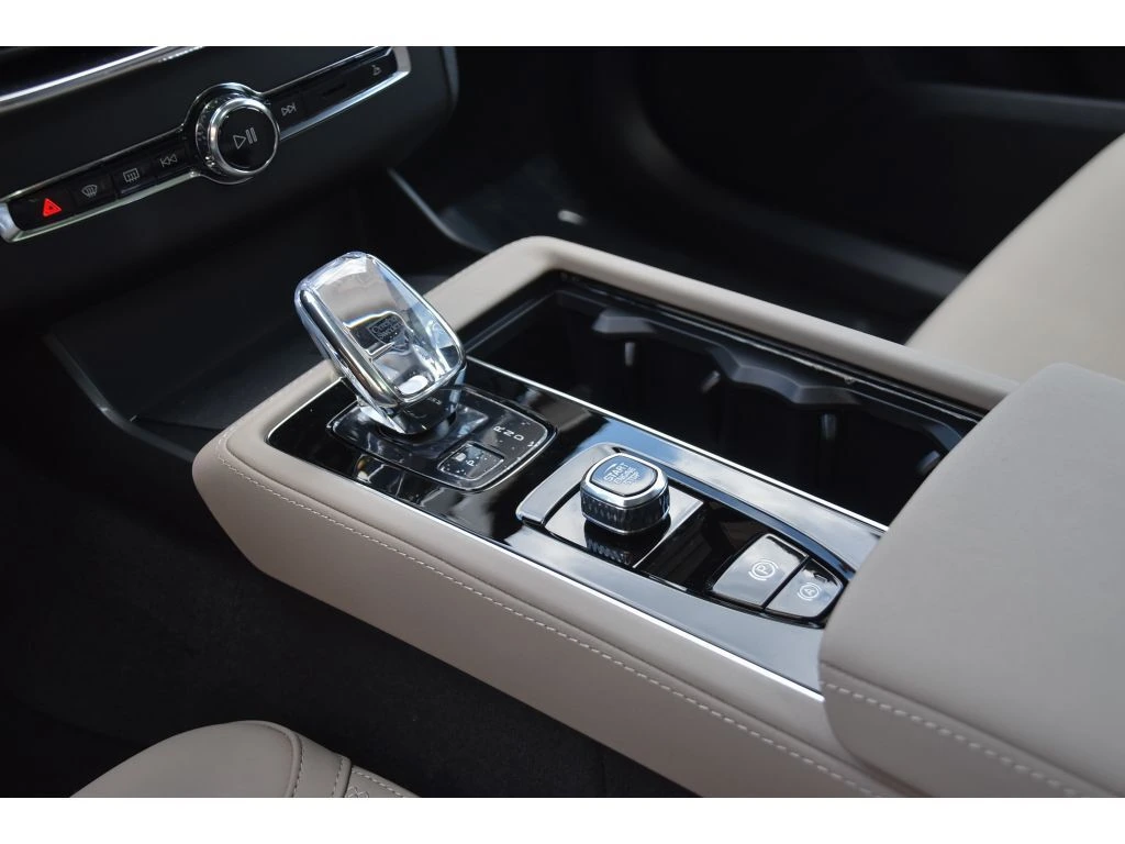 2026 Volvo - image 37