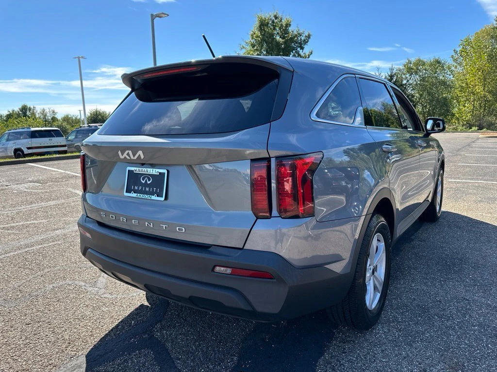 2022 Kia Sorento LX - Photo 10