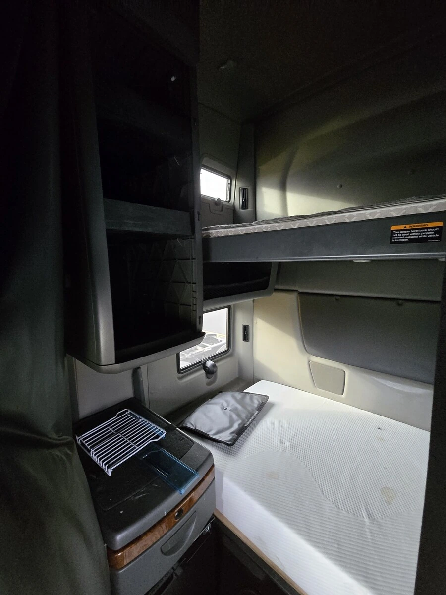 2020 International LT — photo 4