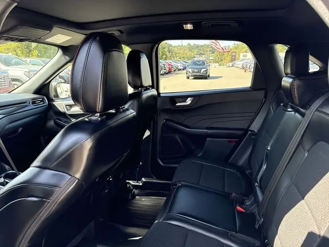 2025 Ford Escape ST-Line photo 4