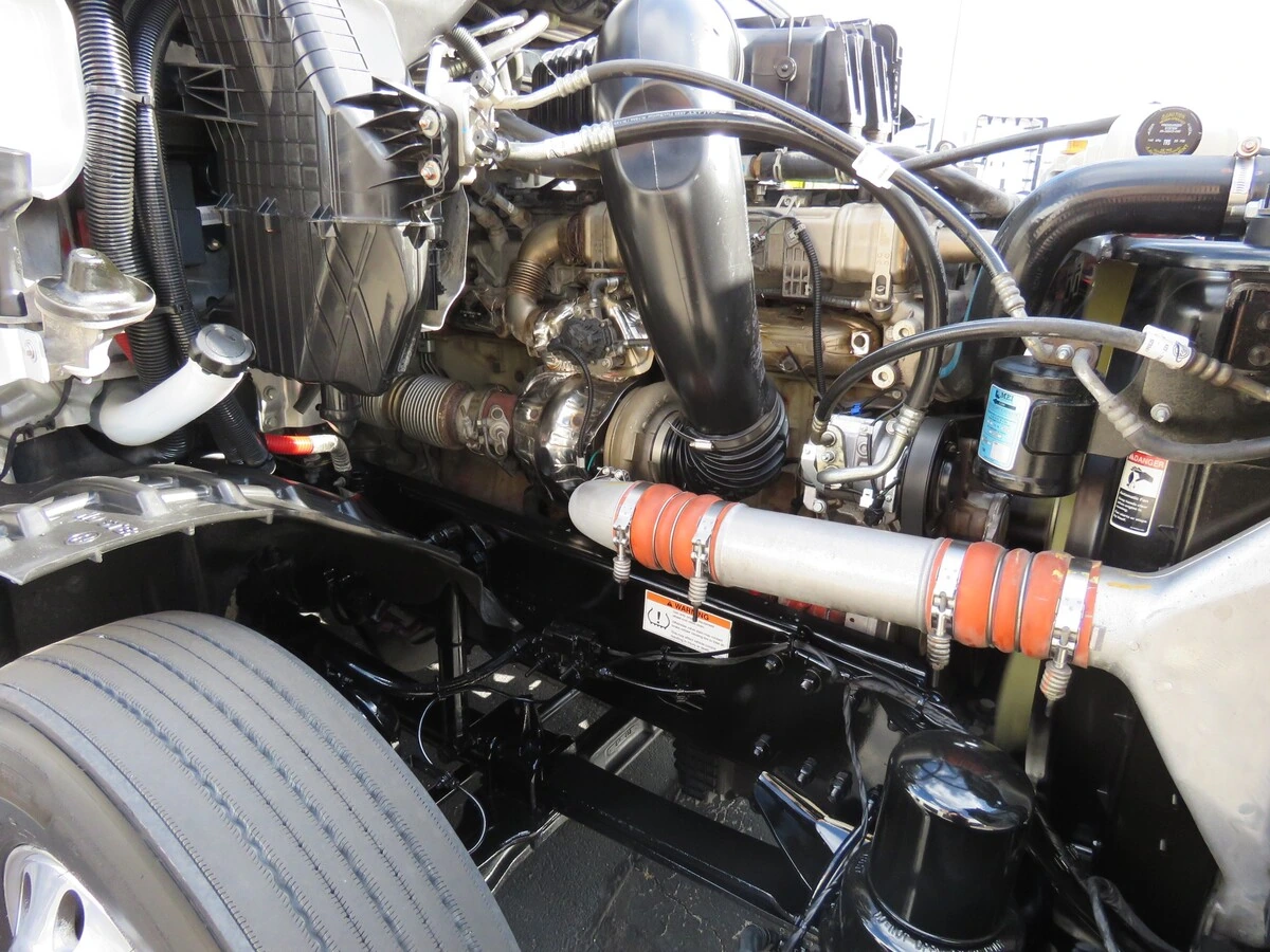 2022 Freightliner Cascadia - image 12