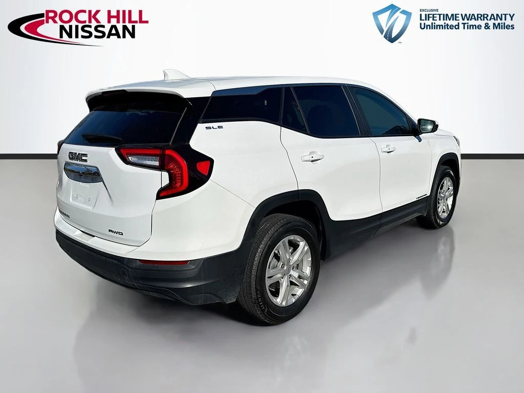 2024 GMC Terrain SLE's photo